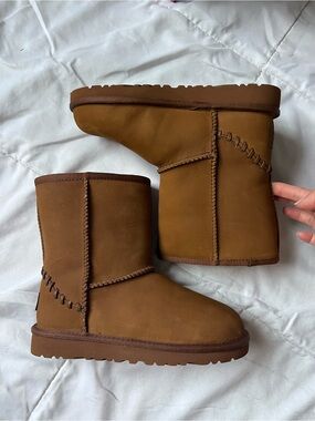 UGGS Chestnut Cozy Winter Boots with Stitch Detail